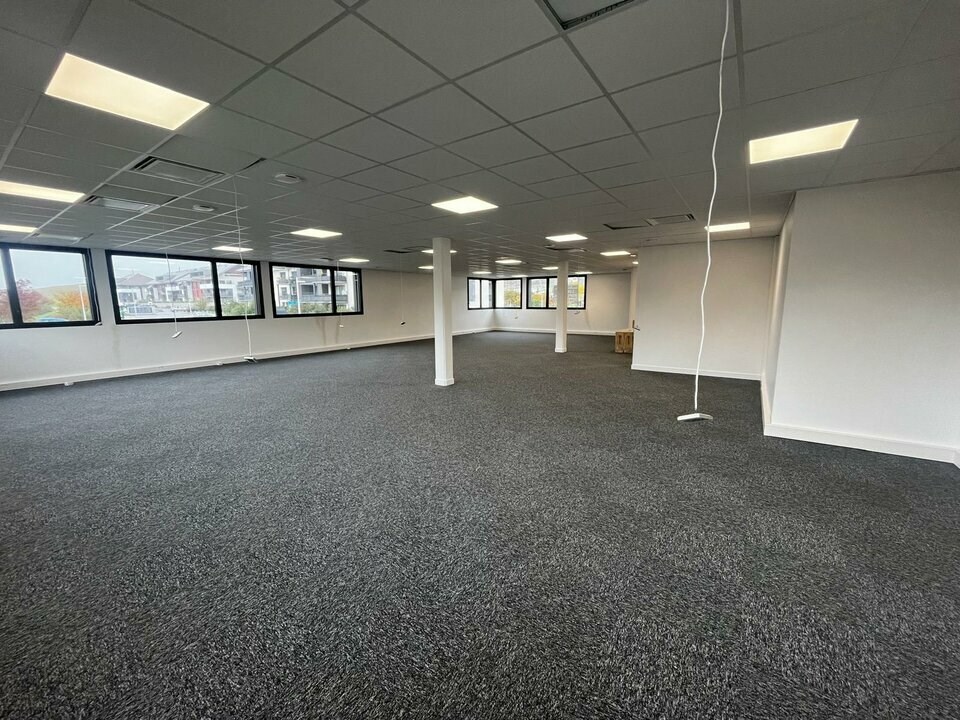A louer - Monod Immo Pro vous propose à la location un plateau de bureaux en R+1 dans un immeuble neuf. Aménagements flexibles, sanitaires privatifs et nombreuses places de parking.