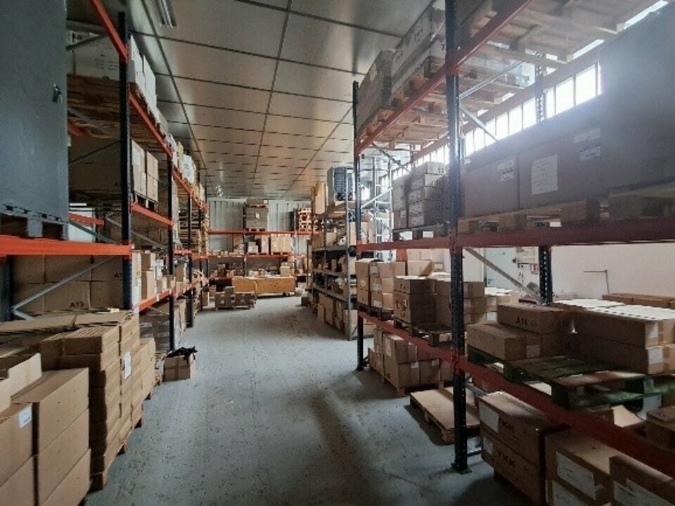 A louer - Au coeur de la ZI de Pringy, local d'activité de 233 m². 