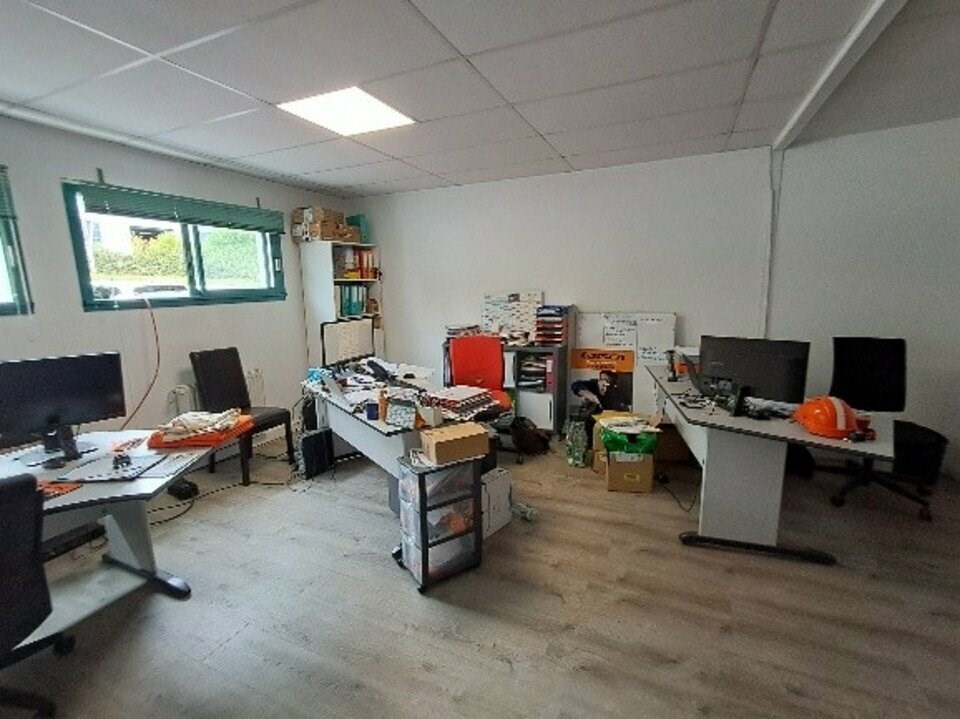 A louer - Au coeur de la ZI de Pringy, local d'activité de 233 m². 