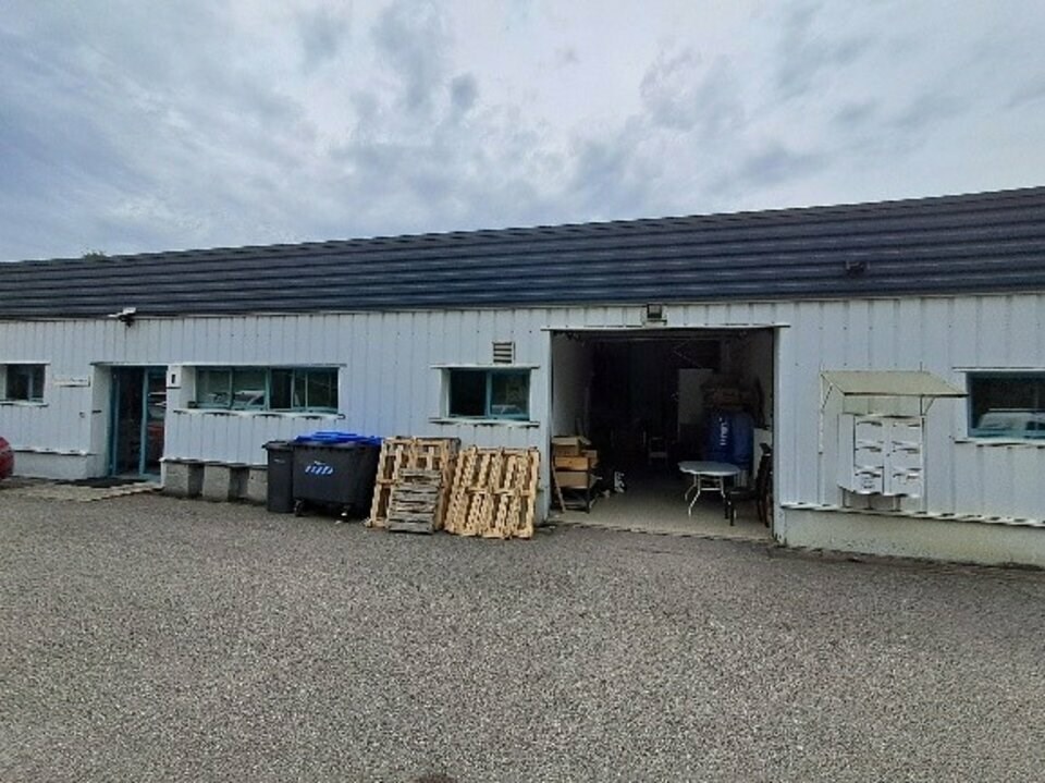 A louer - Au coeur de la ZI de Pringy, local d'activité de 233 m². 