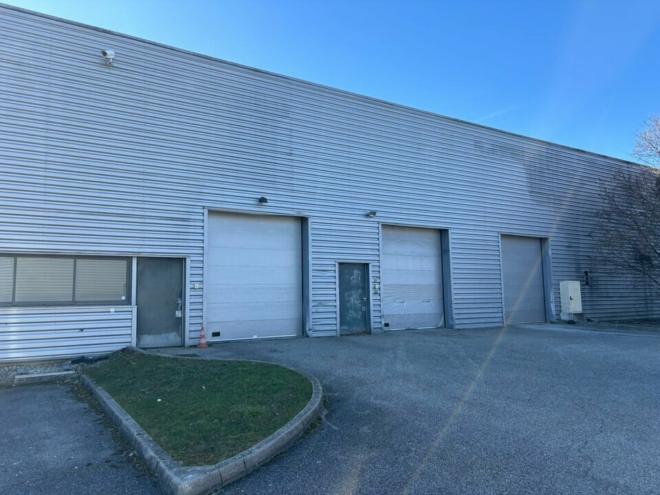 A louer - Local d'activité idéalement situé au cur de la ZA du Pré Vaurien à Pringy.