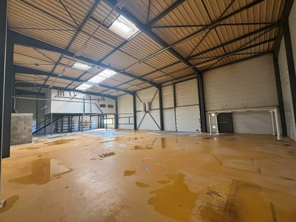 A louer - Local d'activité idéalement situé au cur de la ZA du Pré Vaurien à Pringy.